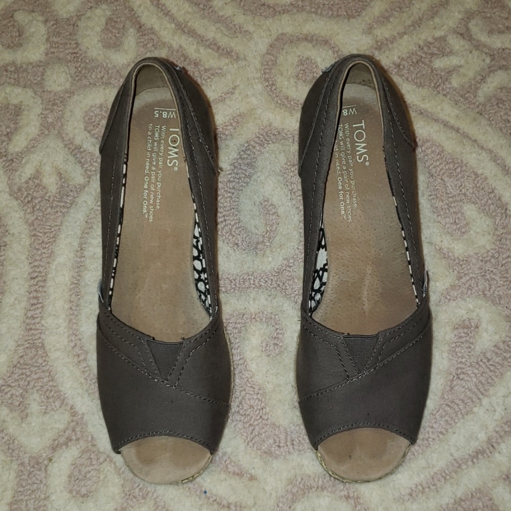 TOMS wedge peep toe pump